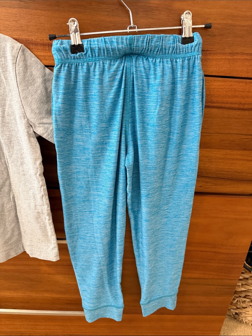 Hanna Andersson Kids Gray Tee & Blue Jogger Pants Set - Picture 6 of 8